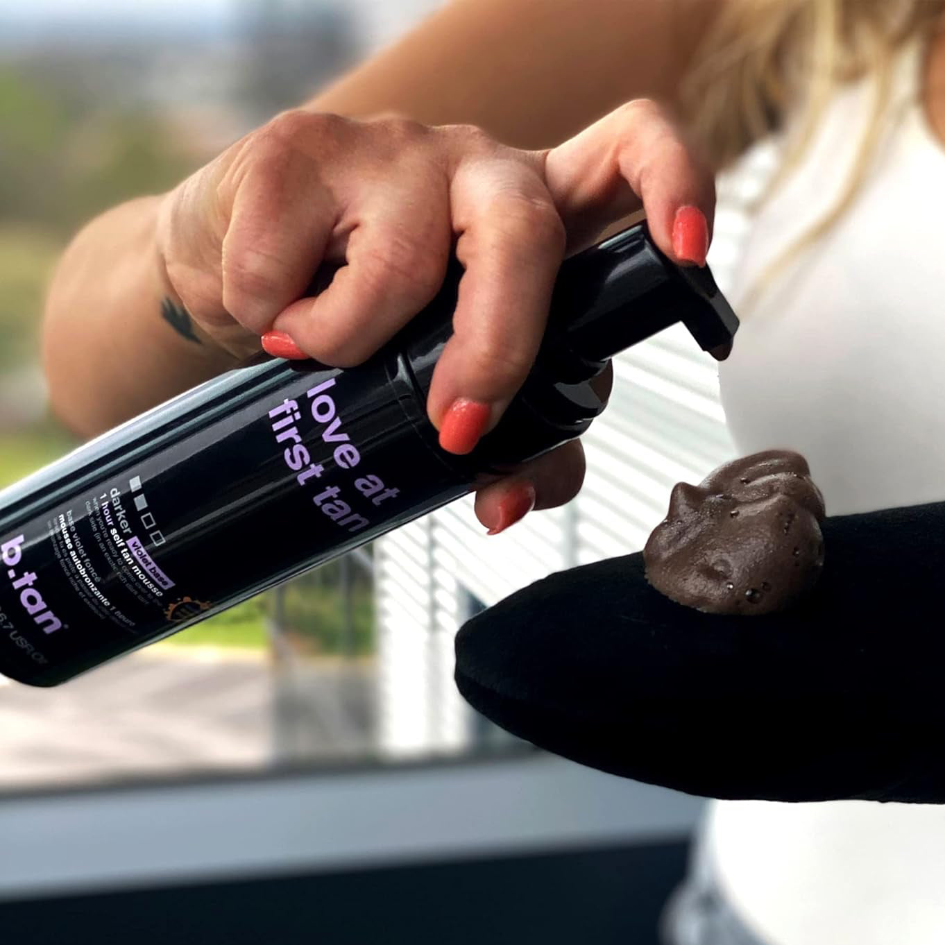 b.tan Self Tanning Mitt | I Don't Want Tan On My Hands - Sunless Tanner Applicator Glove w/Thumb, Streak-Free, Velvety Soft, Reusable, Face & Body, Great for Foam, Mousse, Gradual Lotion, & Drops